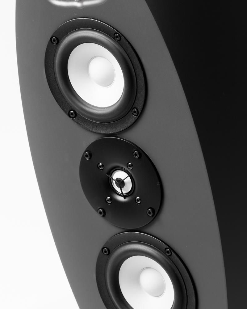 Nahaufnahme der musegg® Front: Hochtöner zwischen zwei 12-cm-Mitteltönern mit Keramikmembran